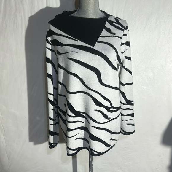 Investments Sweater - Size L - Picture 1 of 4